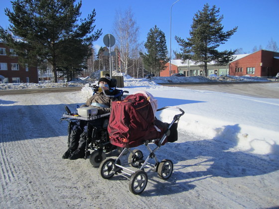 Minä ja Karariina auringonpaisteessa