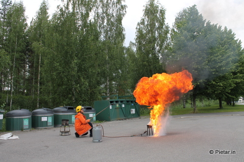 Suurta tuhoa aiheuttavat liekit