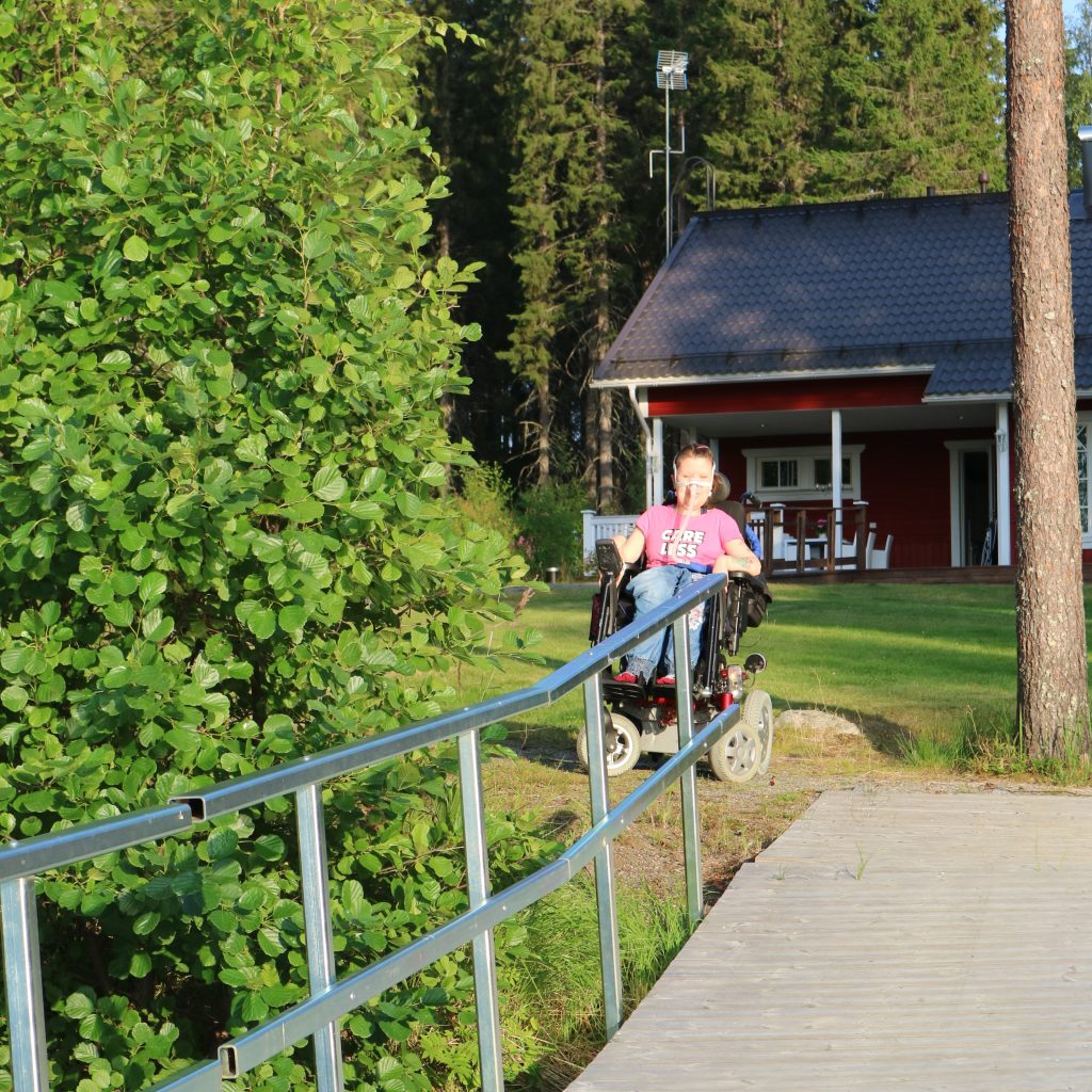 Mökki Maijun taustalla.