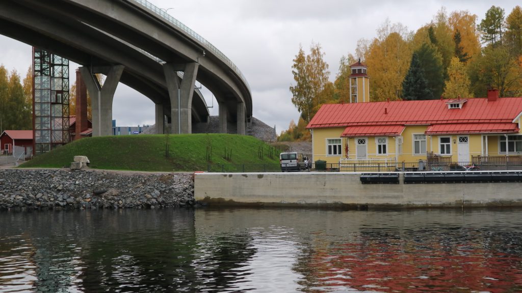 Maisema Laitaatsalmen toiselle puolelle.