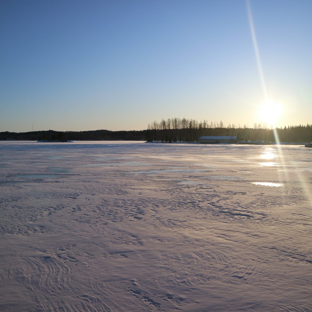 Laitaatsalmi ja upea keväinen aurinko.