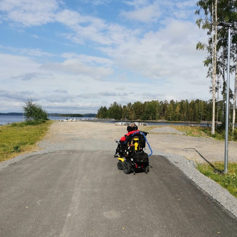 Minä ja maisema kuin maalauksesta.