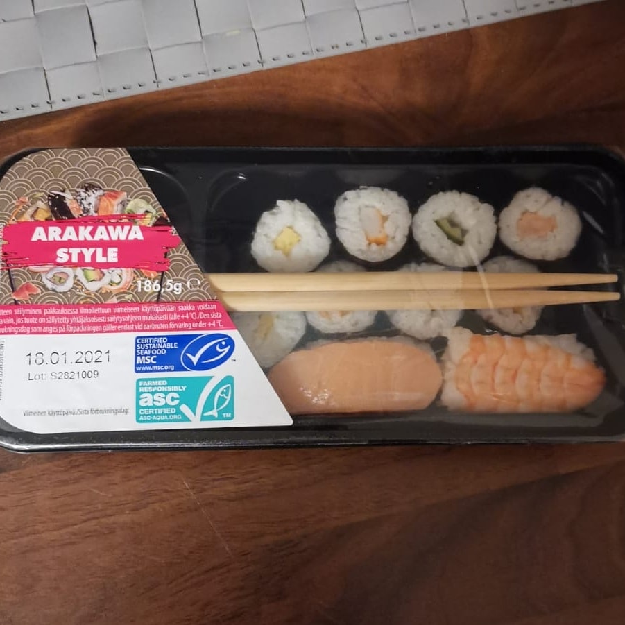 Kuvassa sushi Arakawa lajitelma.