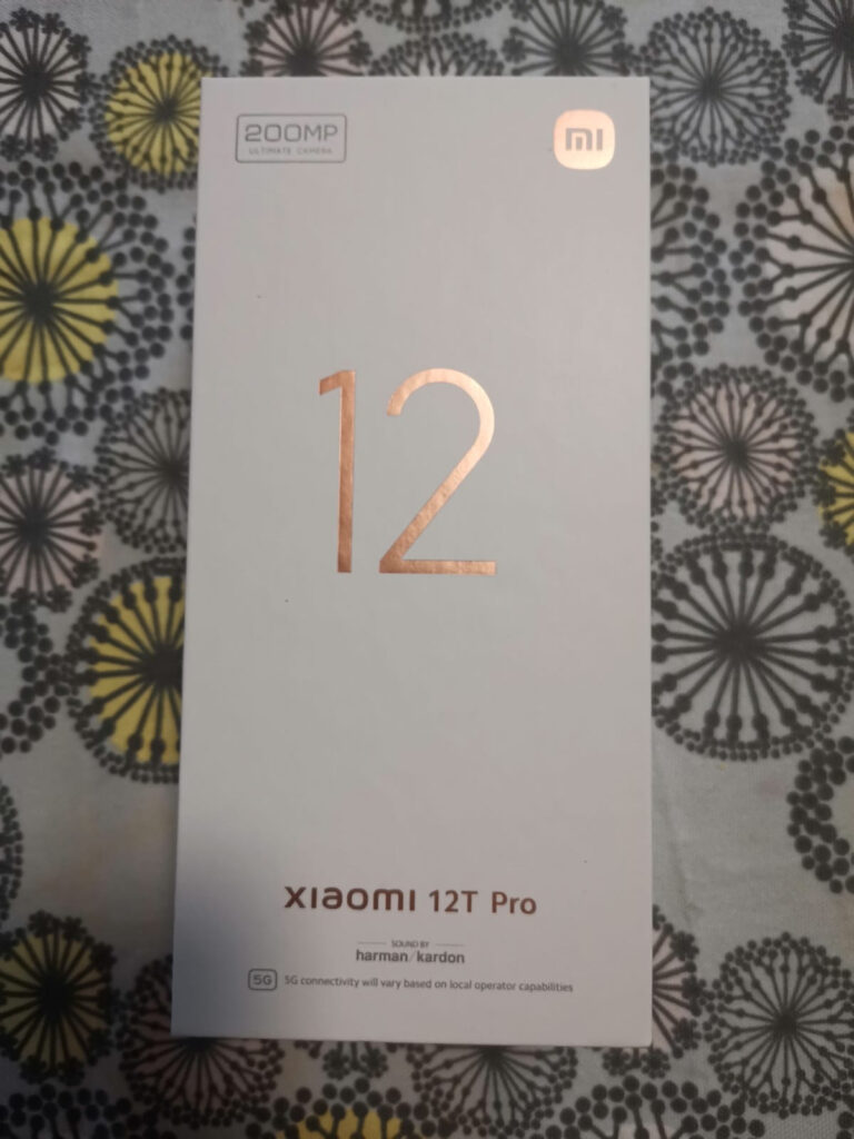 Xiaomi 12 T Pro laatikko.