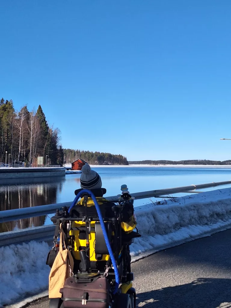 Minä katselen kauas Saimaalle.