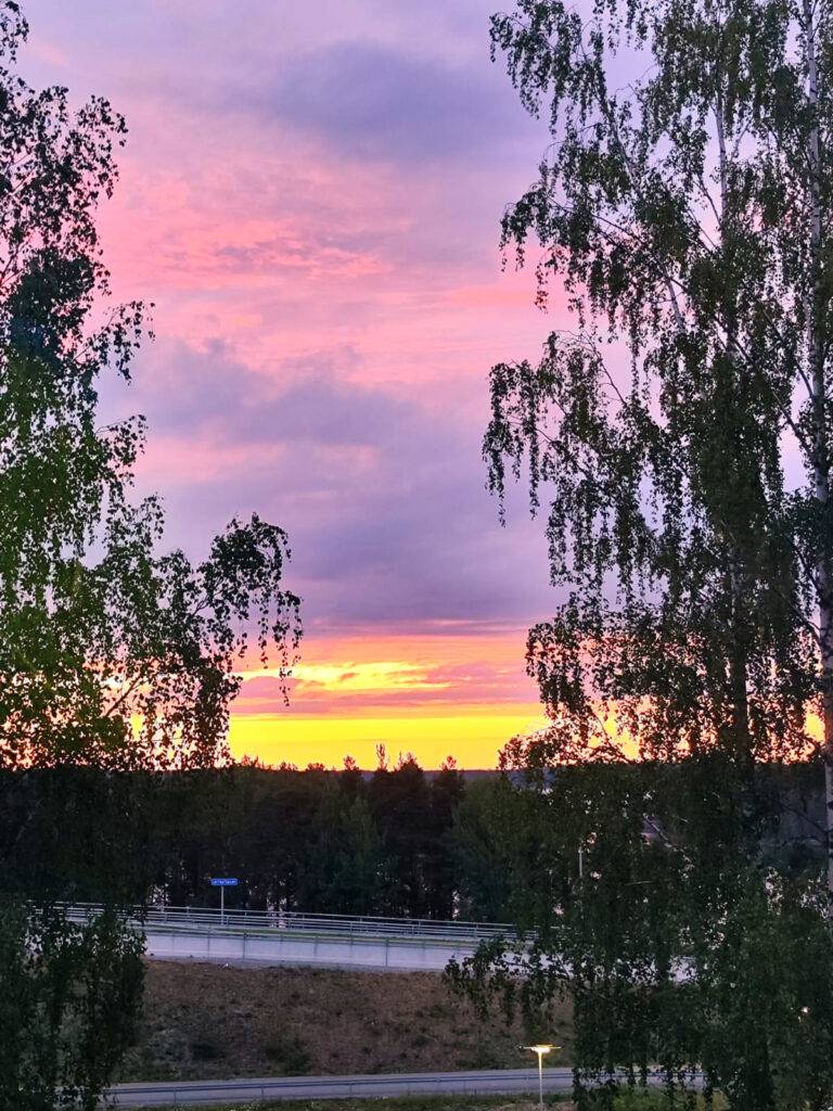 Hyvin värikäs auringonlasku.